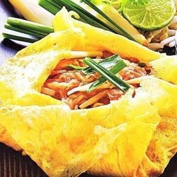 ผัดไทยห่อไข่ แม่ครัวใหญ่