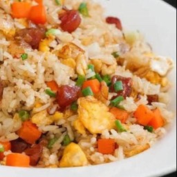 ข้าวผัดถาด กุนเชียง แม่ครัววใหญ่