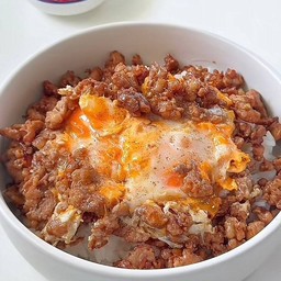 หมูสับผัดซีอิ้วไข่ตอก