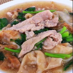 ราดหน้าหมูหมัก แม่ครัวใหญ่