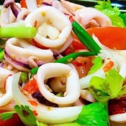 ยำปลาหมึก