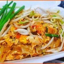 ผัดไทยไฟลุก แม่ครัวใหญ่