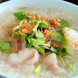 ข้าวต้มปลาดอลลี่ แม่ครัวใหญ่