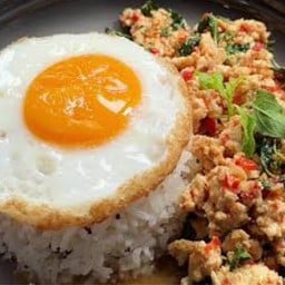 เฉื่อย กะเพราไก่ حلال