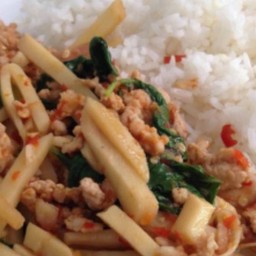 กระเพรา หน่อไม้ หมูสับ ราดข้าว