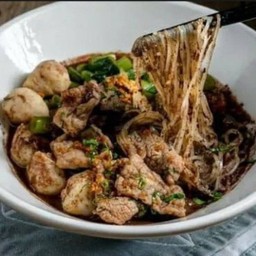 เตี๋ยวเรือน้ำตก(สูตรทางร้านจะใส่พริกด้วยนะคะ)