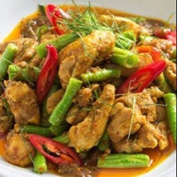 ผัดพริกแกงใต้ ราดข้าว แม่ครัวใหญ่