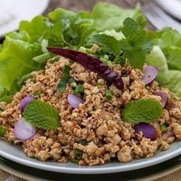 ลาบไก่ แม่ครัวใหญ่