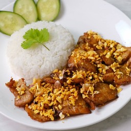 ข้าวทอดกระเทียม แม่ครัวใหญ่