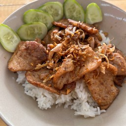 ข้าว หน้า หมูชิ้นกระเทียมเจียว