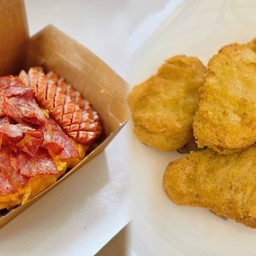 [เซตสุดฮิต] มาม่า+เบค่อน+ไส้กรอก+ชีส+ไข่ข้น+สาหร่าย + นักเก็ตไก่ 5 ชิ้น