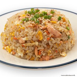 ข้าวผัดแซลมอน