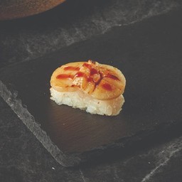 ซูชิหอยเชลล์ย่างไฟ