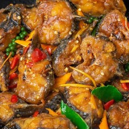 ผัดฉ่าปลาดุกทอดกรอบ