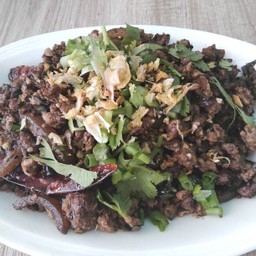 ข้าวราดลาบเหนือคั่ว