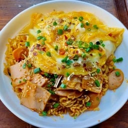 ผัดมาม่าเกาหลีแท้ซอสเผ็ดไข่ข้น