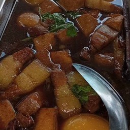 ข้าวไข่พะโล้