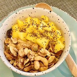Sunrise Granola Yoghurt Bowl | โยเกิร์ตกราโนล่าตะวันฉาย