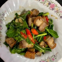 ผัดคะน้าราดข้าว