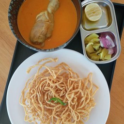 เส้นข้าวซอยทอดกรอบ