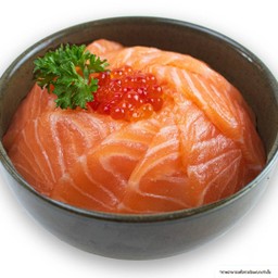ข้าวหน้าแซลมอนสด (M)