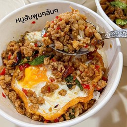 กะเพราไข่เจียวทรงเครื่อง