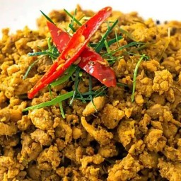 คั่วกลิ้งไก่.ราดข้าว.พริกแกงใต้