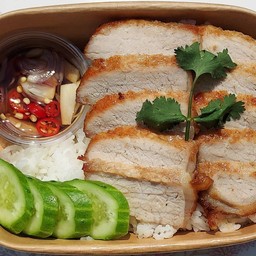 ข้าวหมูทอด-เนื้อทอดน้ำปลาพริกbyย่าตุ้ม