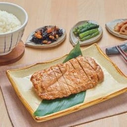 หมูหมักซอสโชยุโคจิย่างถ่าน