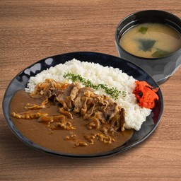 ข้าวหน้าแกงกะหรี่เนื้อ