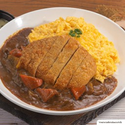 ข้าวแกงกะหรี่หมูทอดไข่ข้น