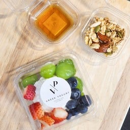 กรีกโยเกิร์ต  60 g x กราโนล่า + ผลไม้รวม 3 อย่าง !! แถมฟรี น้ำผึ้ง