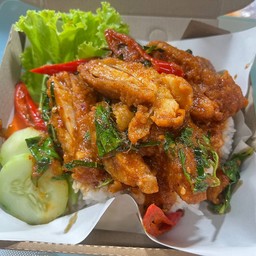 ข้าวผัดพะแนงไก่กรอบ