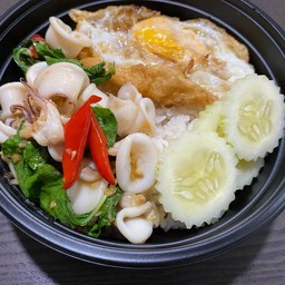 ข้าวกระเพราปลาหมึก