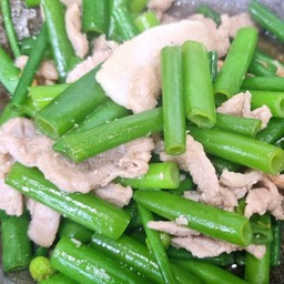 ผัดดอกหอม ข้าวสวย