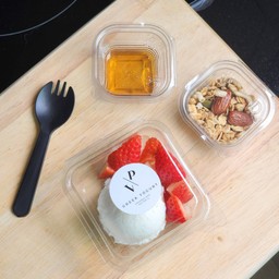 กรีกโยเกิร์ต  60 g x กราโนล่า + สตรอว์เบอร์รี่ !! แถมฟรี น้ำผึ้ง