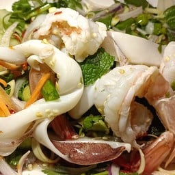 ทะเลพล่า (กุ้ง+หมึก)/ยำแบบใส่ตะไคร้
