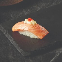 ซูชิแซลมอนย่างไฟ