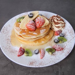 Pancake with fruits