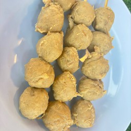 ร้านสลัดผัก,ผลไม้,สลัดโรล & ลูกชิ้นทอด (กลาง ซ.15)
