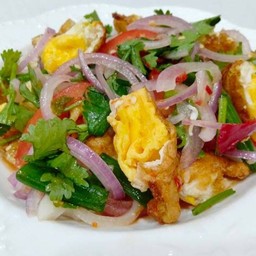 ข้าวยำไข่ดาว