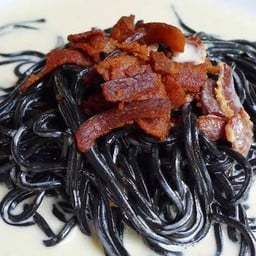 สปาเก็ตตี้คาโบนาร่าเส้นดำ