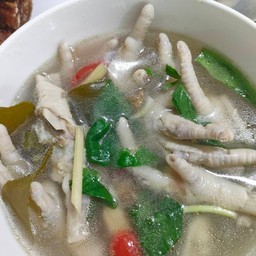 ต้มแซ้ปตีนไก่
