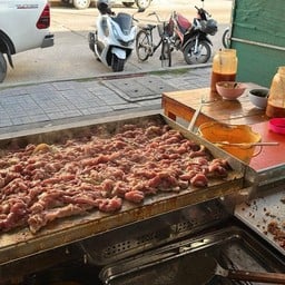 วันนี้กินอะไรดี หน้ารร.ปทุมคงคา