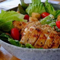 สลัดไก่ย่าง