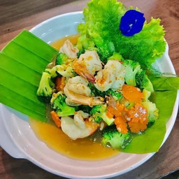 ผัดผักรวมกุ้ง