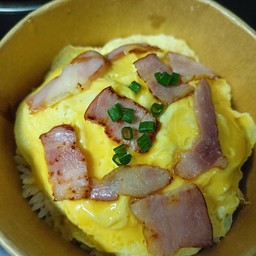 ไข่ข้นราดเบคอน