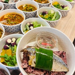 เซตปิ่นโตสุขภาพ C (น้ำพริกกะปิ-ปลาทูไร้ก้าง,ต้มเกี๊ยมฉ่ายมะนาวพริกขี้หนูหมูสับ,ข้าว,ขนมหวาน-ผลไม้