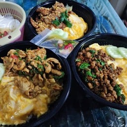 ข้าวกระเพรา + ไข่ข้น