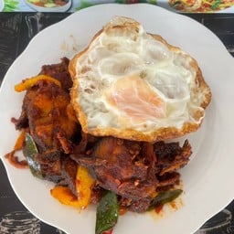 ผัดพริกแกงปลาดุก